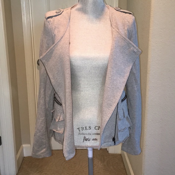 Great ruffle jacket. Good condition and quality - Picture 6 of 6